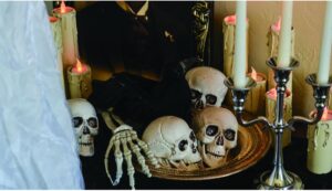 spooky decor set Fun Express 12-pack realistic 5-inch skulls for Halloween